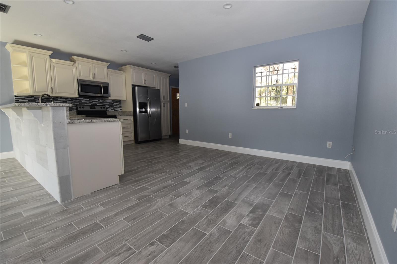 Image 4 of 9 For 1107 Woodlawn Avenue