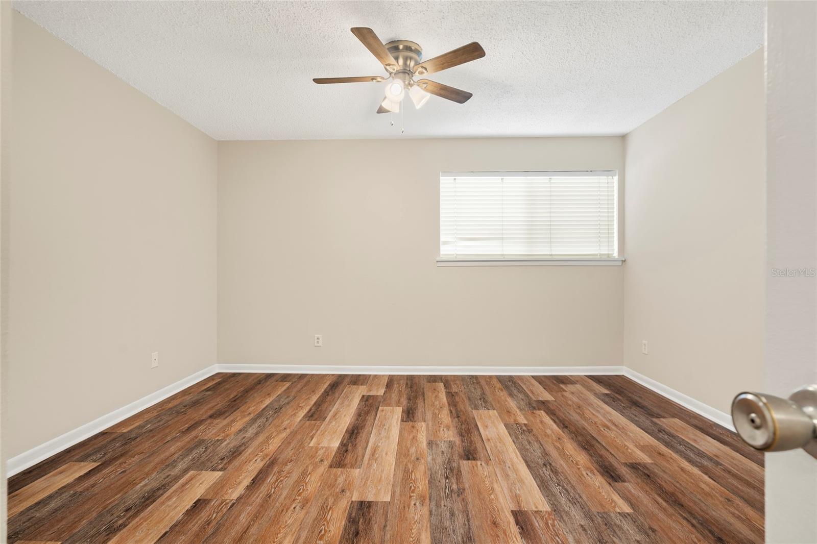 Image 11 of 21 For 6336 Newtown Circle B3