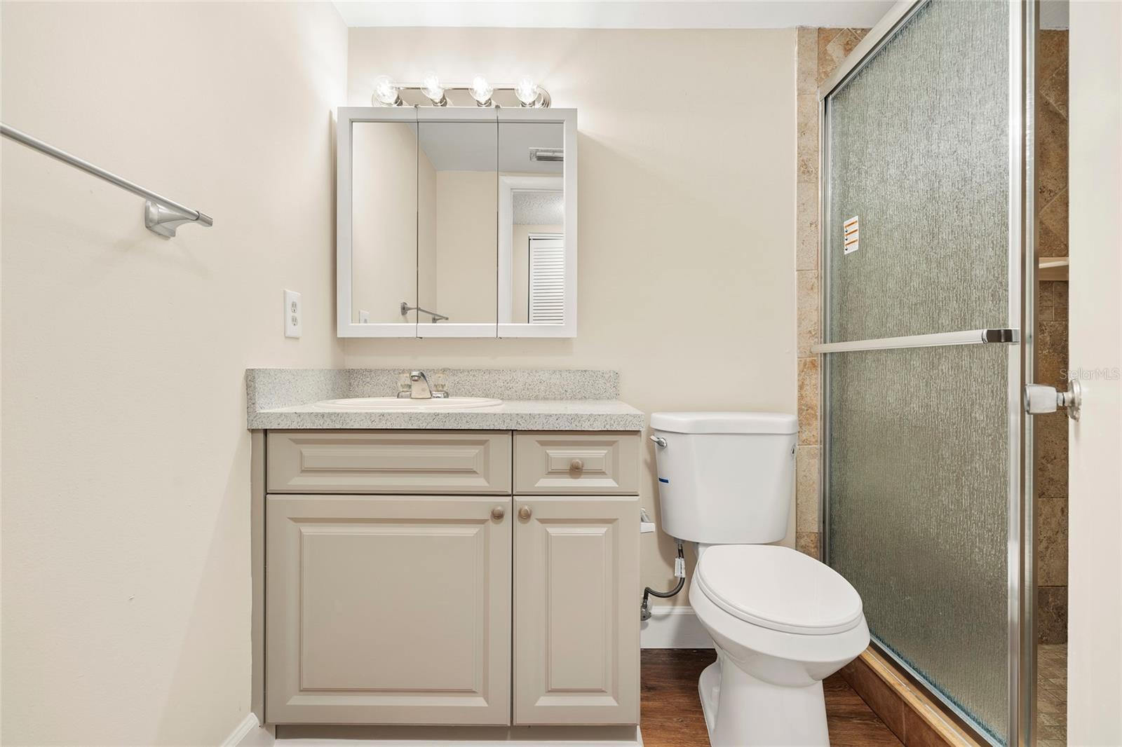 Image 16 of 21 For 6336 Newtown Circle B3