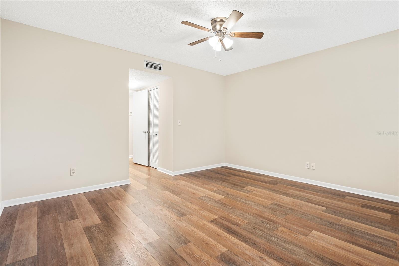 Image 20 of 21 For 6336 Newtown Circle B3