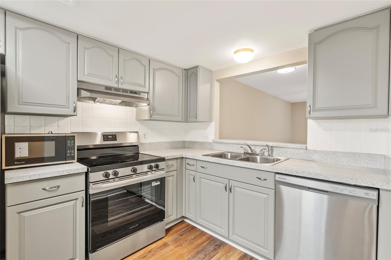 Image 9 of 21 For 6336 Newtown Circle B3