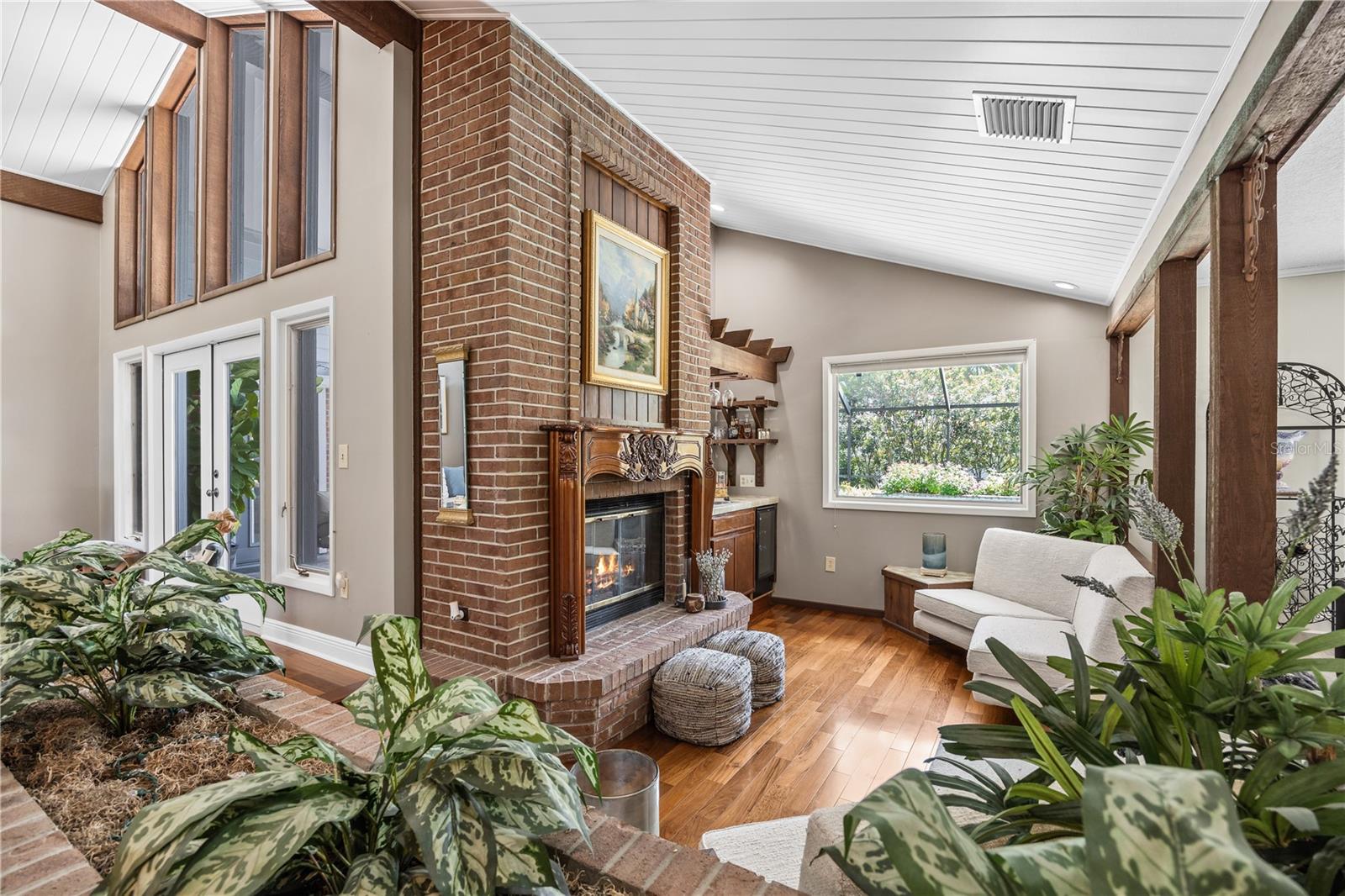 Image 12 of 42 For 2401 Palm Boulevard
