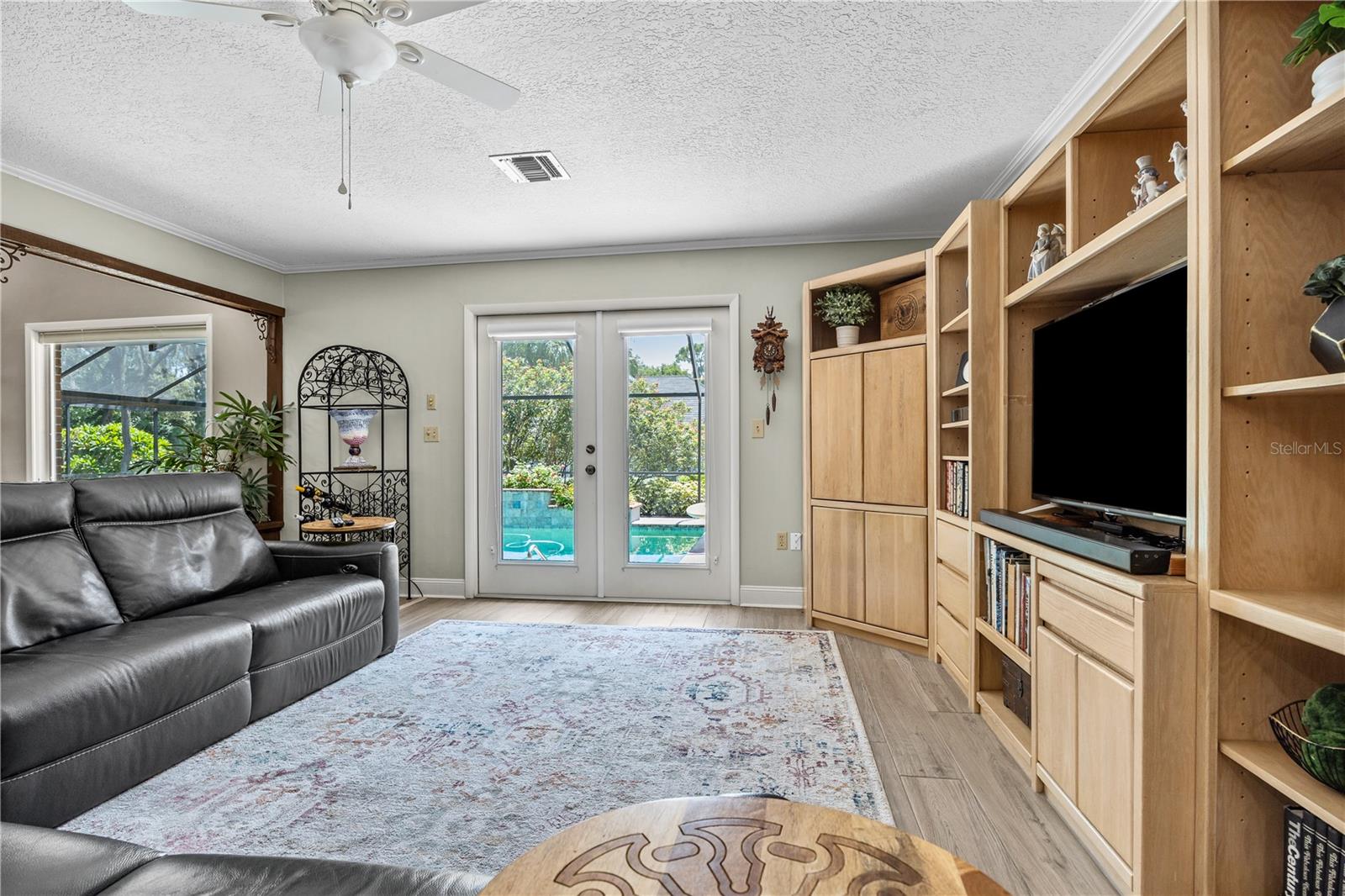 Image 16 of 42 For 2401 Palm Boulevard