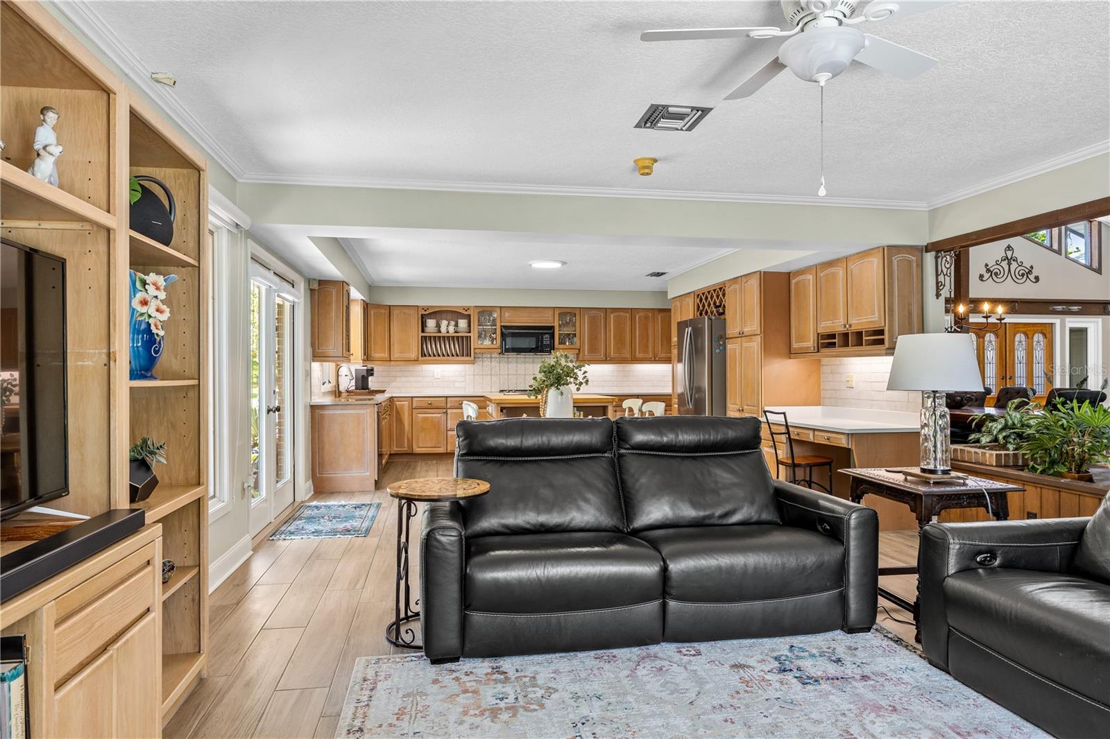 Image 17 of 42 For 2401 Palm Boulevard