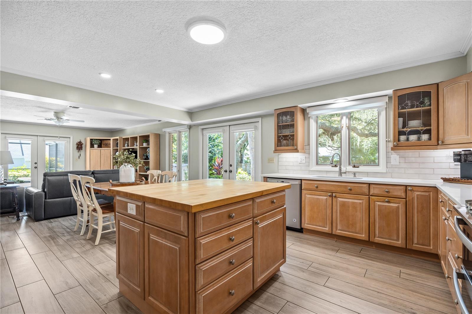 Image 20 of 42 For 2401 Palm Boulevard