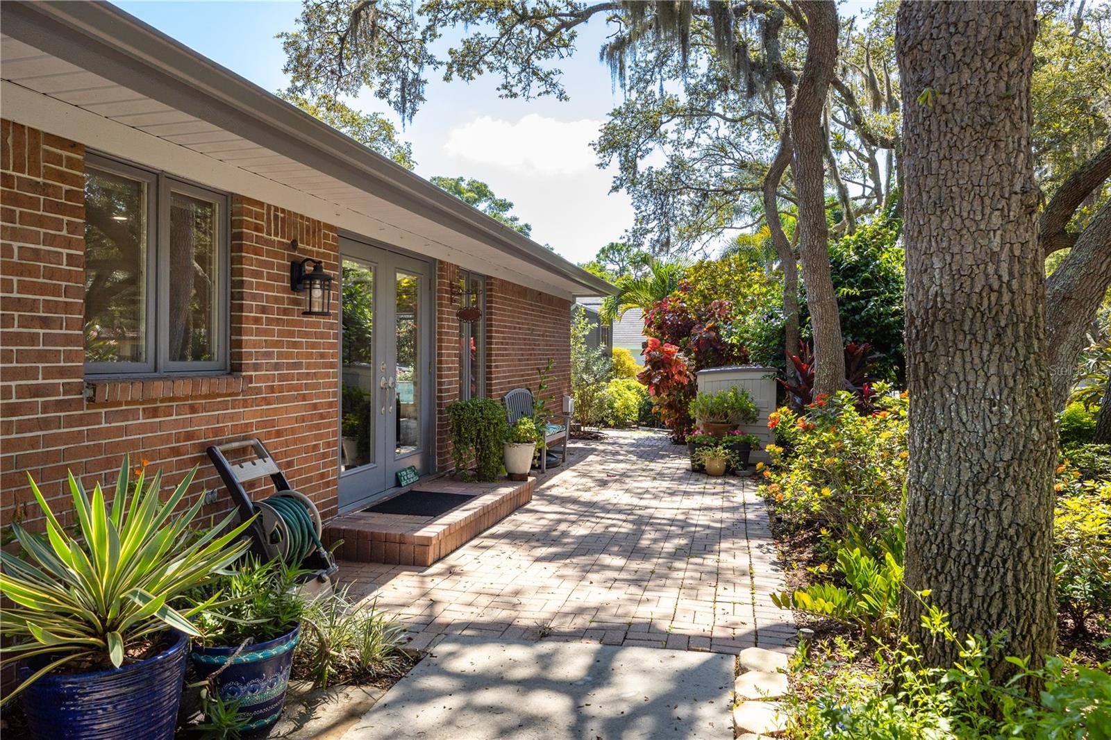 Image 6 of 42 For 2401 Palm Boulevard