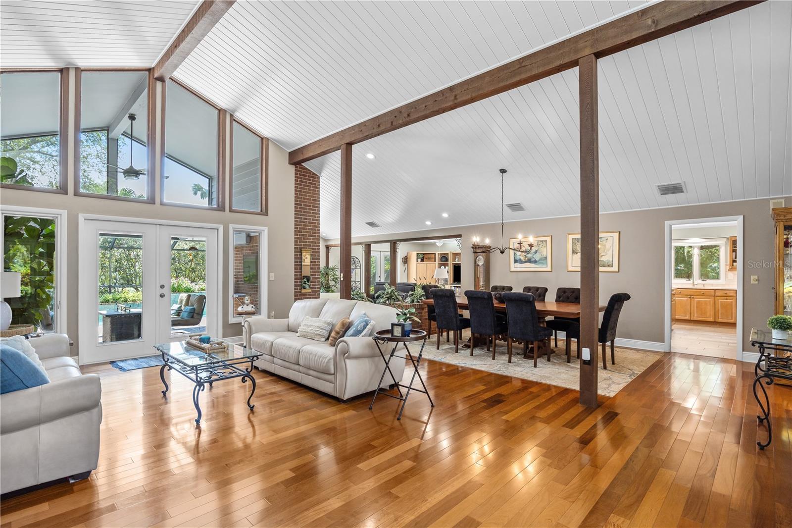 Image 9 of 42 For 2401 Palm Boulevard