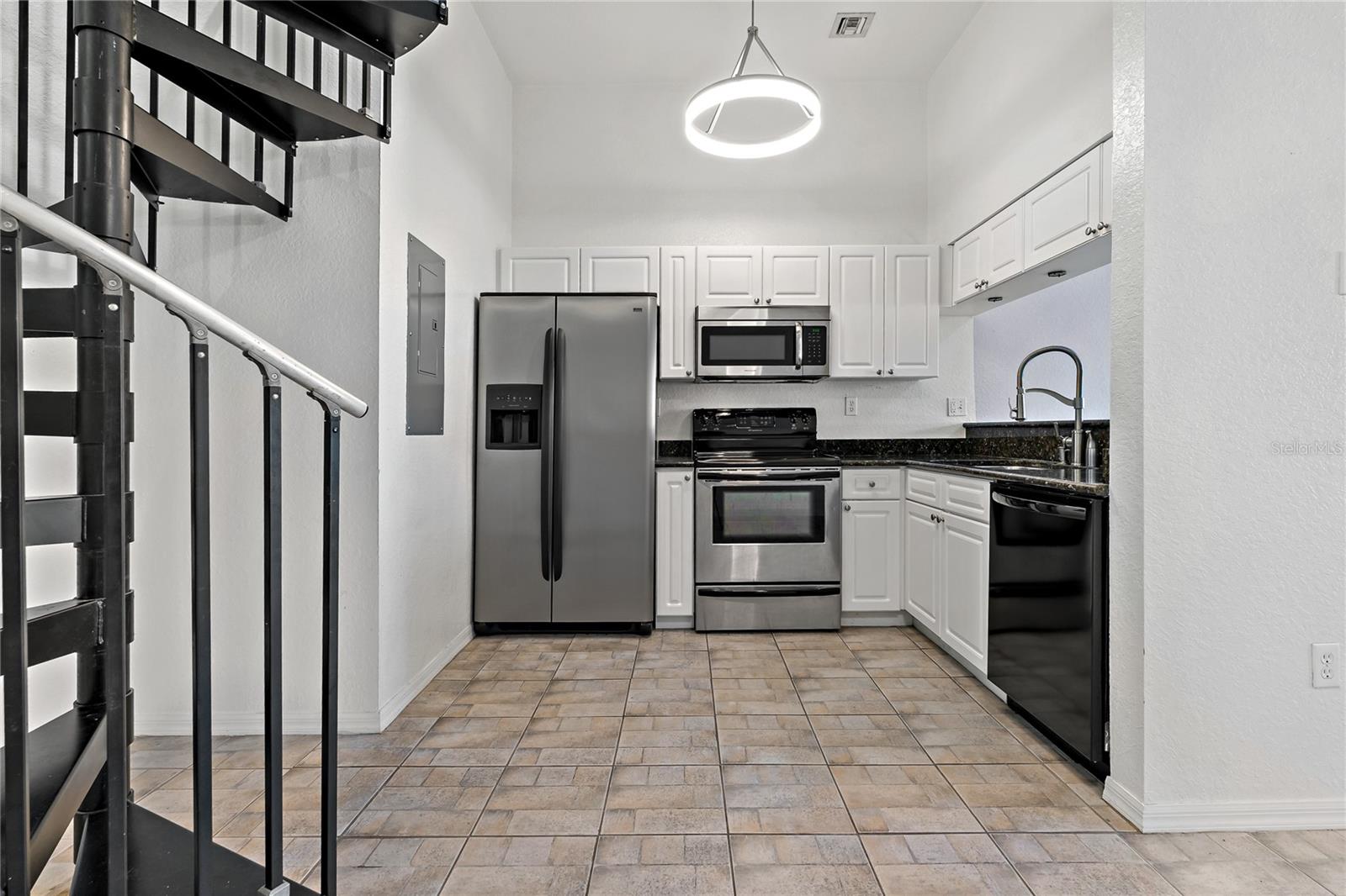 Image 5 of 18 For 2002 5th Avenue 213