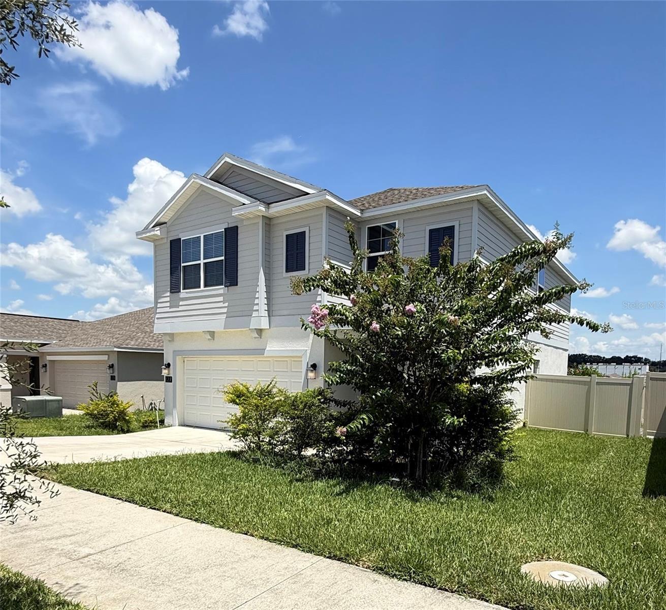 Image 3 of 28 For 827 Ofanto Way