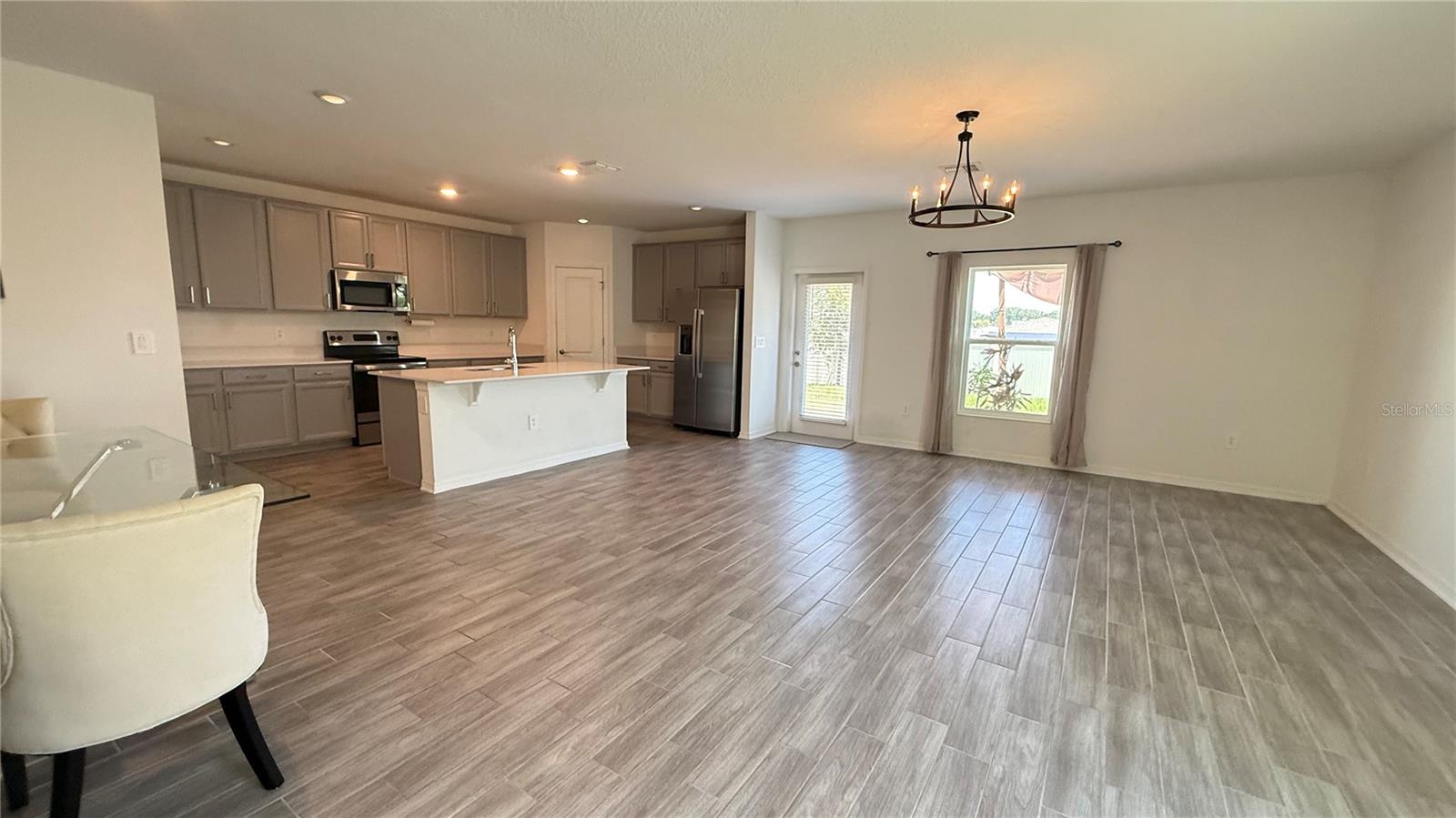 Image 7 of 28 For 827 Ofanto Way