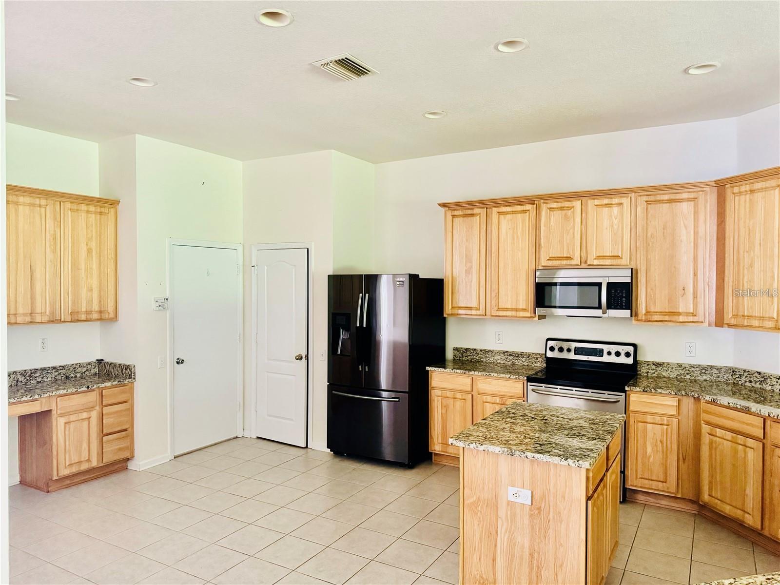 Image 13 of 41 For 7346 Crescent Palm Drive