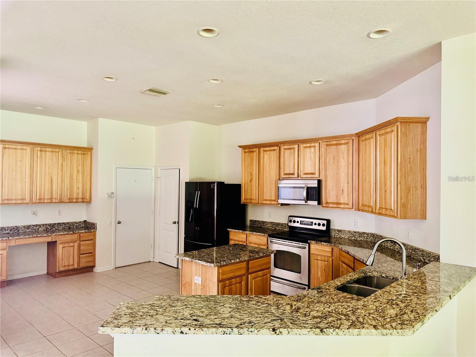 Image 14 of 41 For 7346 Crescent Palm Drive