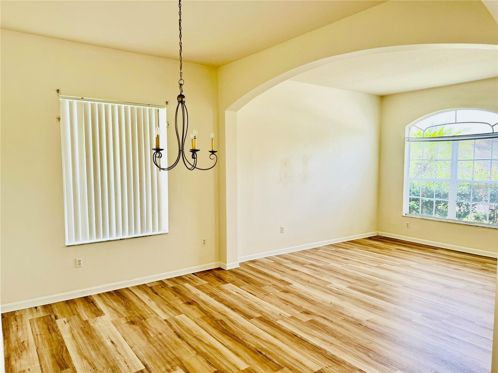 Image 7 of 41 For 7346 Crescent Palm Drive