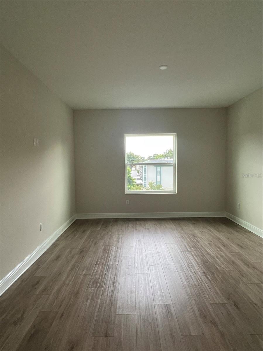 Image 18 of 25 For 7749 93rd Street N