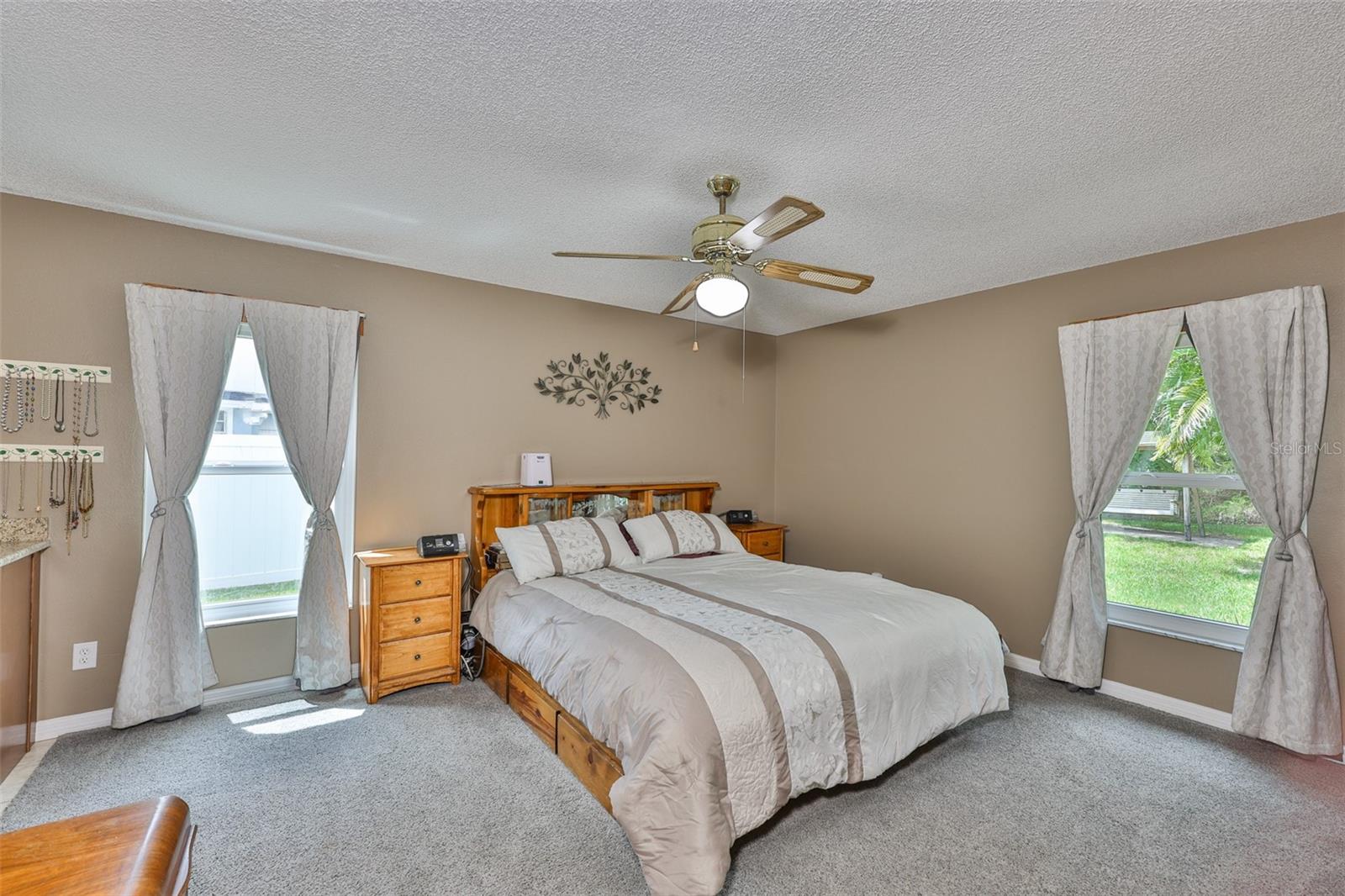 Image 17 of 54 For 11823 Cedarfield Drive