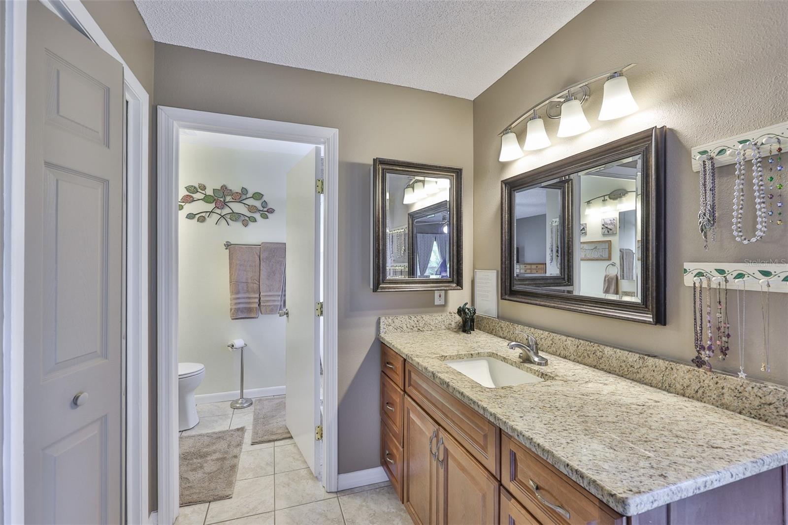 Image 21 of 54 For 11823 Cedarfield Drive