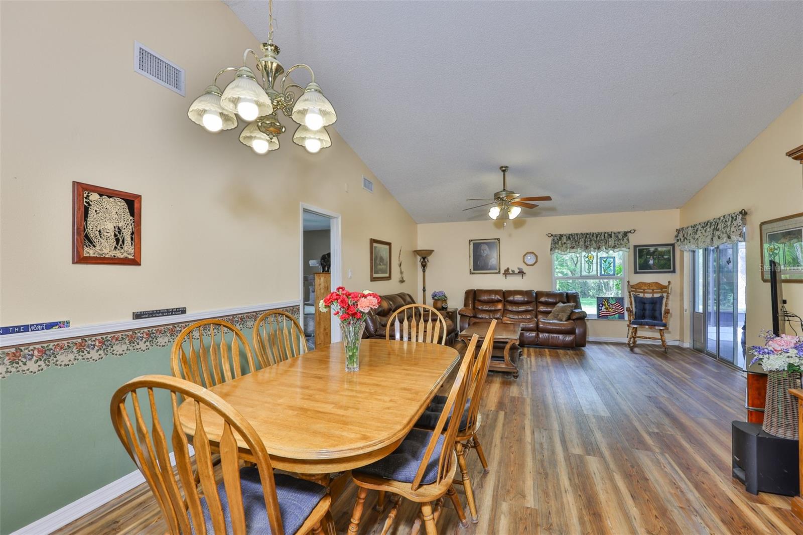 Image 23 of 54 For 11823 Cedarfield Drive