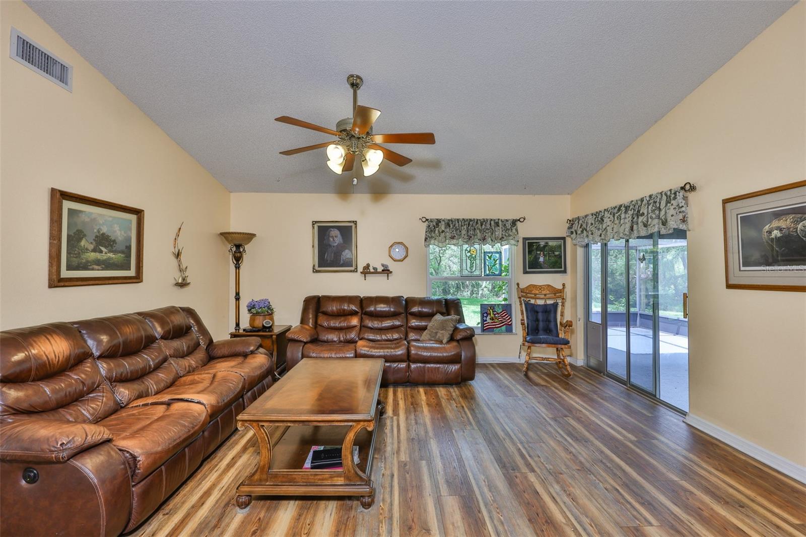 Image 25 of 54 For 11823 Cedarfield Drive