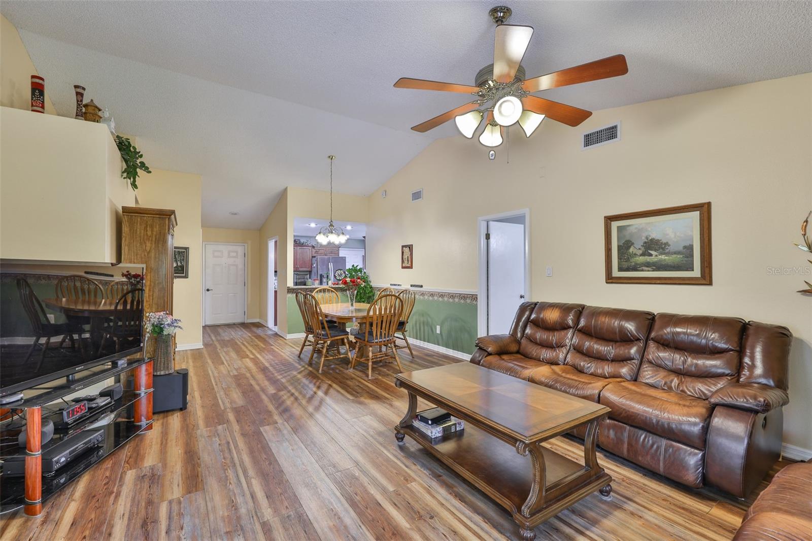 Image 26 of 54 For 11823 Cedarfield Drive