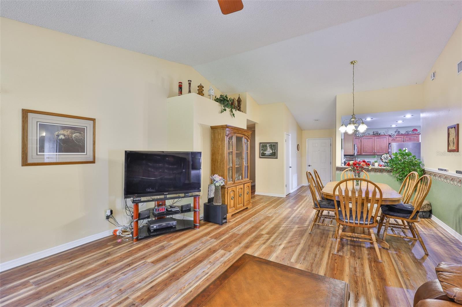Image 27 of 54 For 11823 Cedarfield Drive