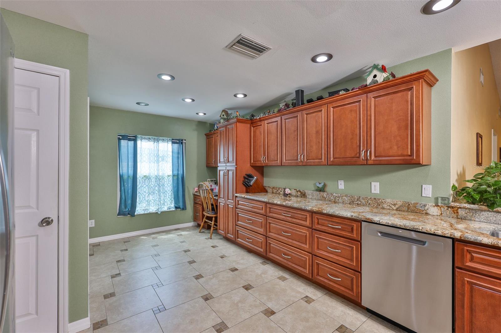 Image 31 of 54 For 11823 Cedarfield Drive