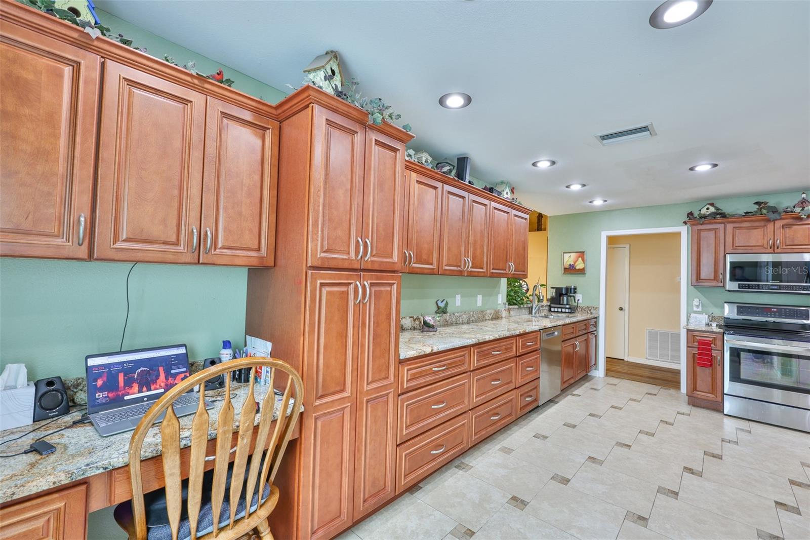 Image 33 of 54 For 11823 Cedarfield Drive