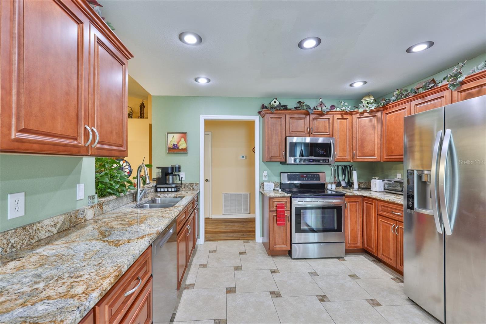 Image 35 of 54 For 11823 Cedarfield Drive