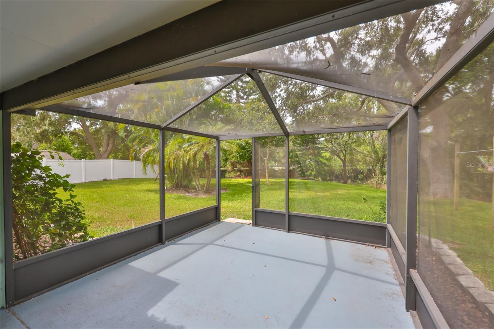 Image 37 of 54 For 11823 Cedarfield Drive