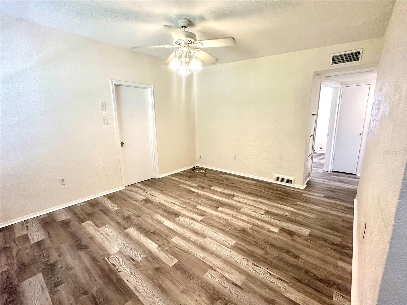 Image 4 of 14 For 9333 82nd Street