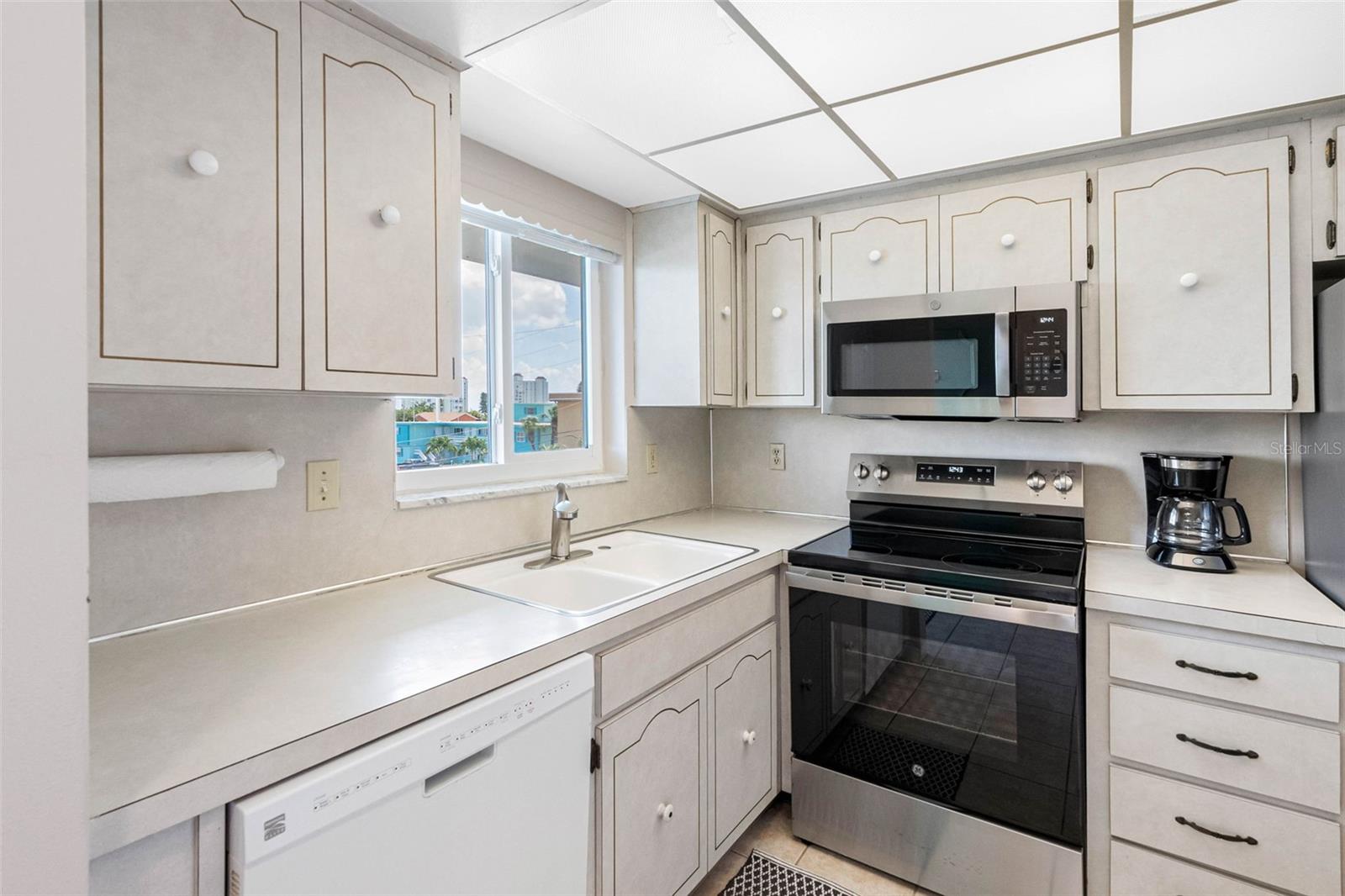 Image 13 of 55 For 6767 Sunset Way 303