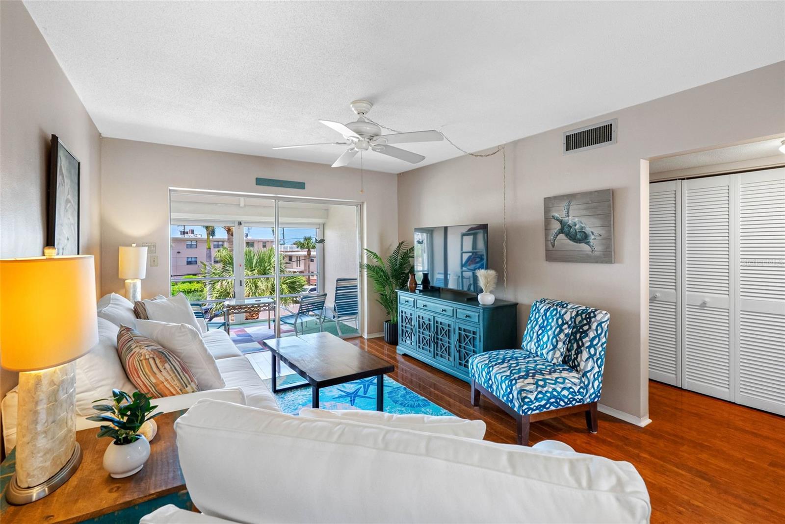 Image 4 of 55 For 6767 Sunset Way 303