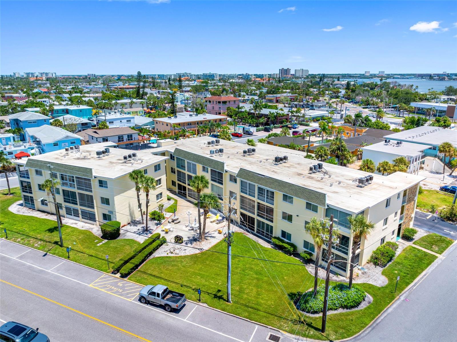 Image 41 of 55 For 6767 Sunset Way 303