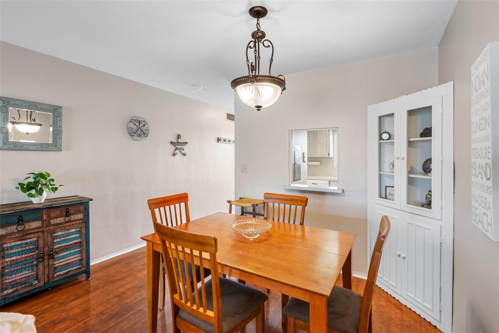 Image 9 of 55 For 6767 Sunset Way 303