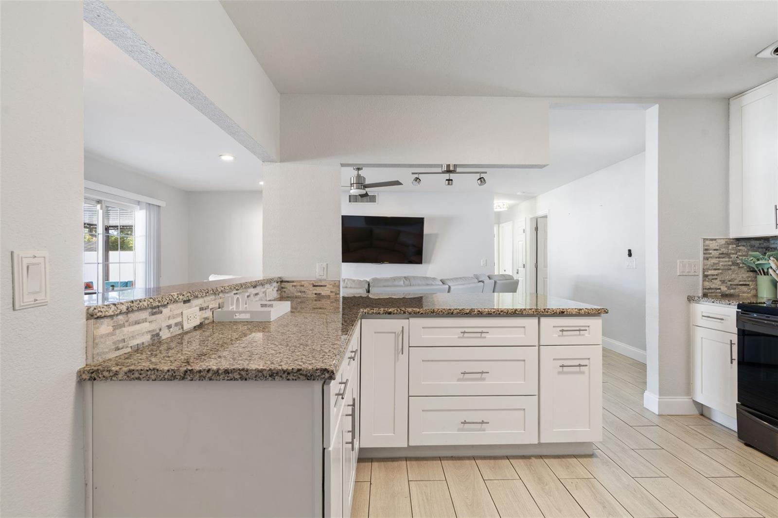 Listing photo id 9 for 6004 Tampa Shores Boulevard