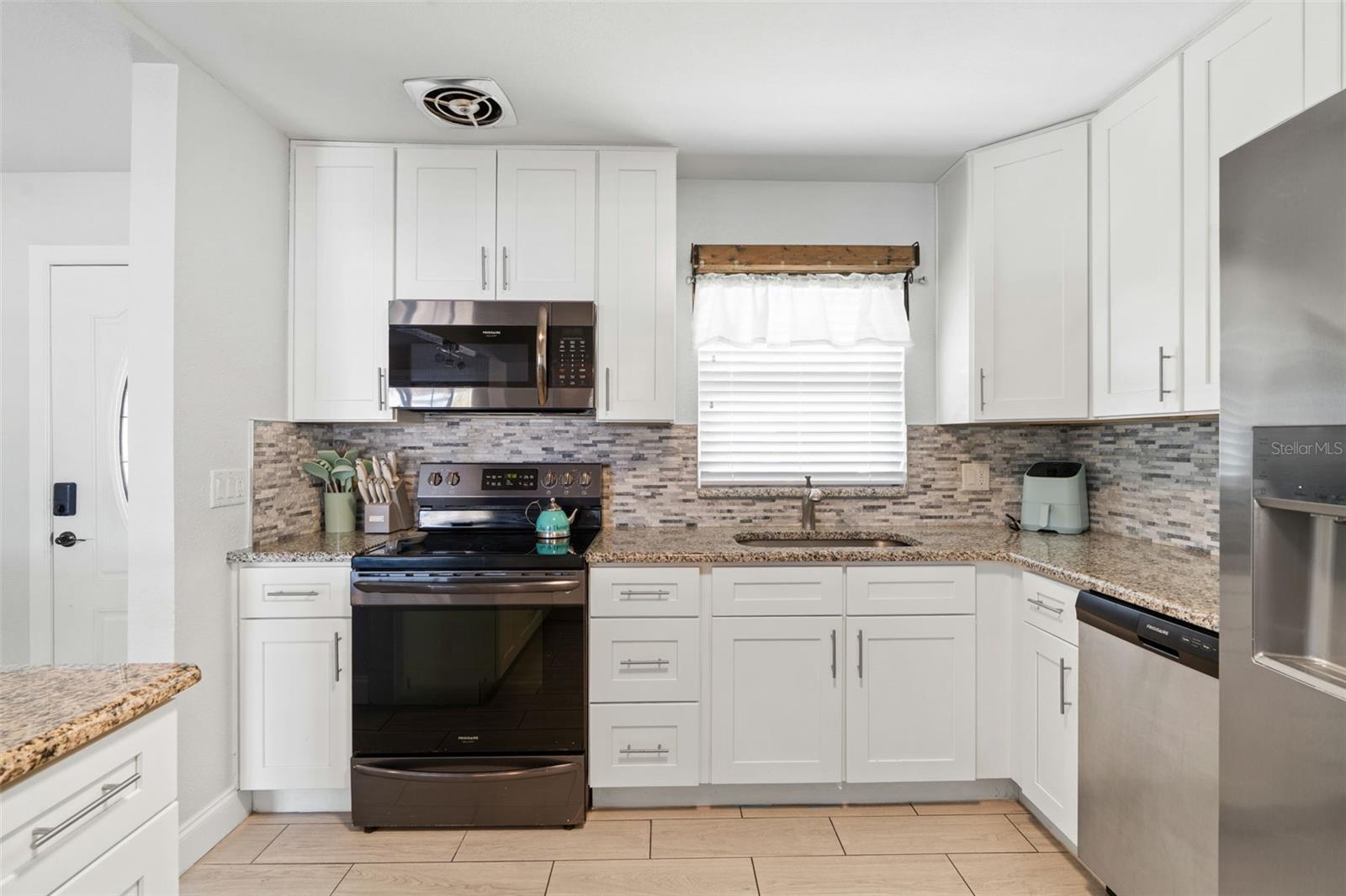 Listing photo id 10 for 6004 Tampa Shores Boulevard
