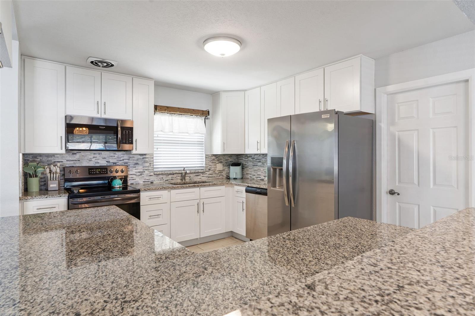 Listing photo id 12 for 6004 Tampa Shores Boulevard