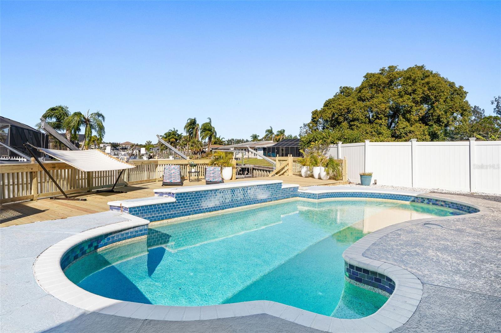 Listing photo id 1 for 6004 Tampa Shores Boulevard