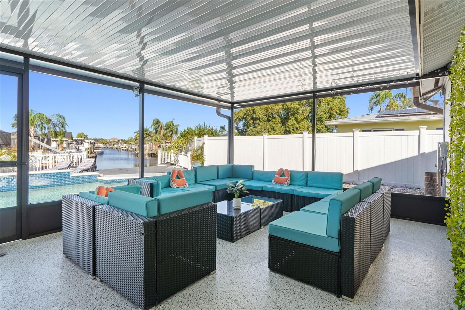 Listing photo id 36 for 6004 Tampa Shores Boulevard