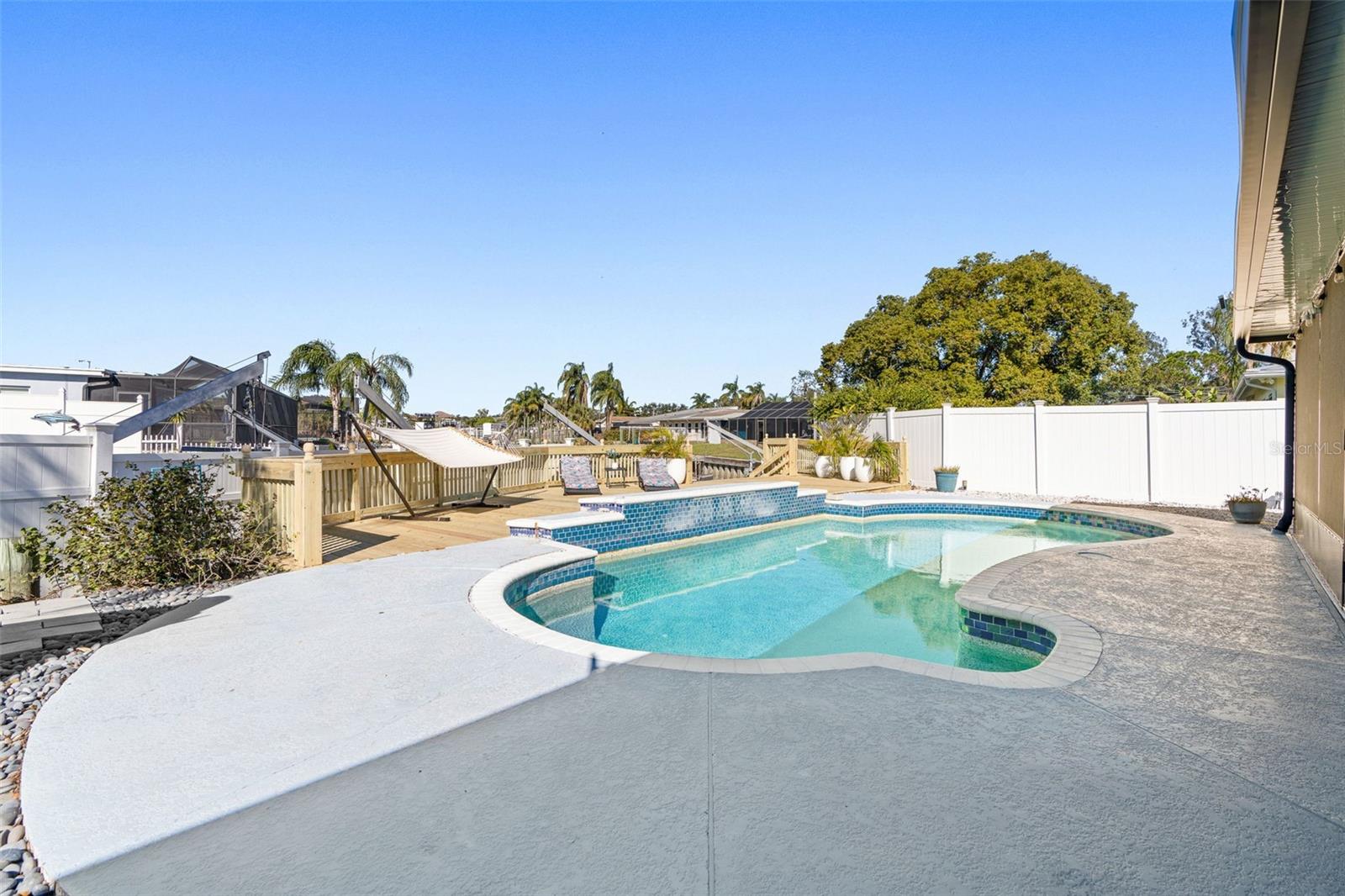 Listing photo id 37 for 6004 Tampa Shores Boulevard