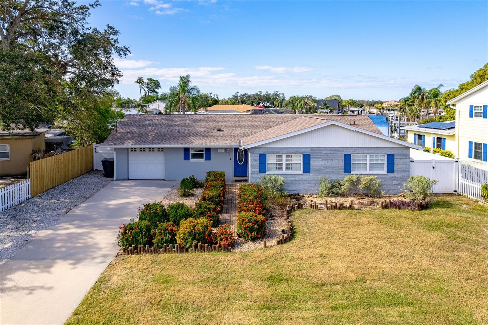 Listing photo id 2 for 6004 Tampa Shores Boulevard