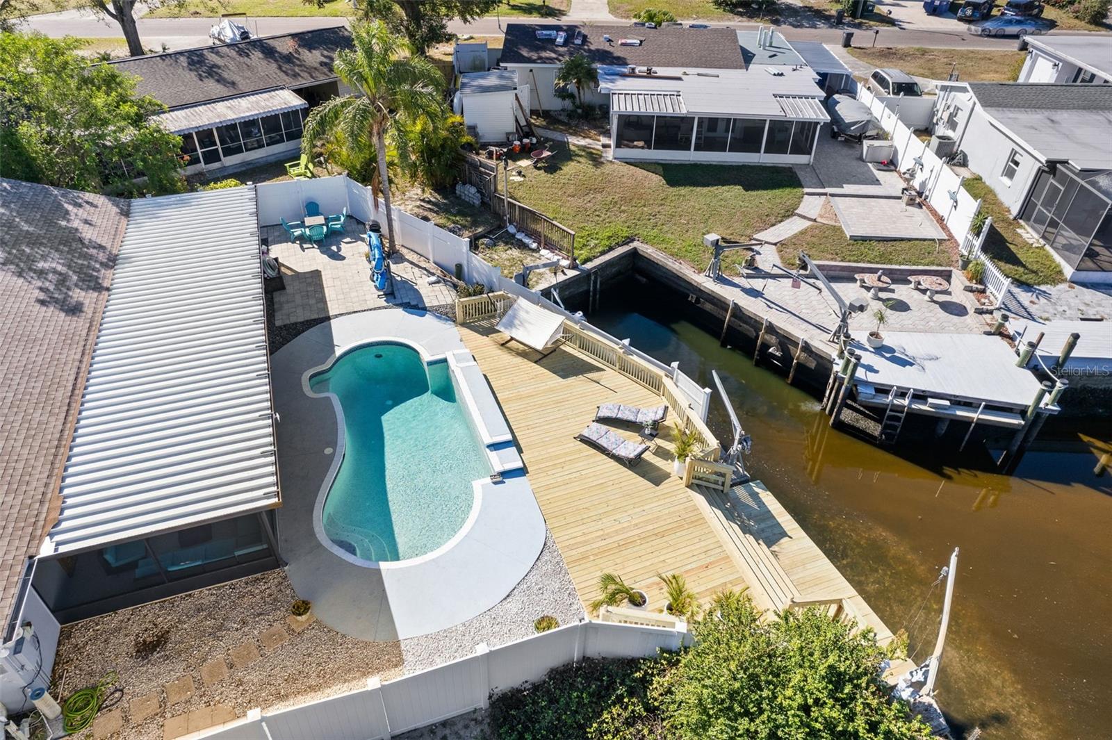 Listing photo id 38 for 6004 Tampa Shores Boulevard