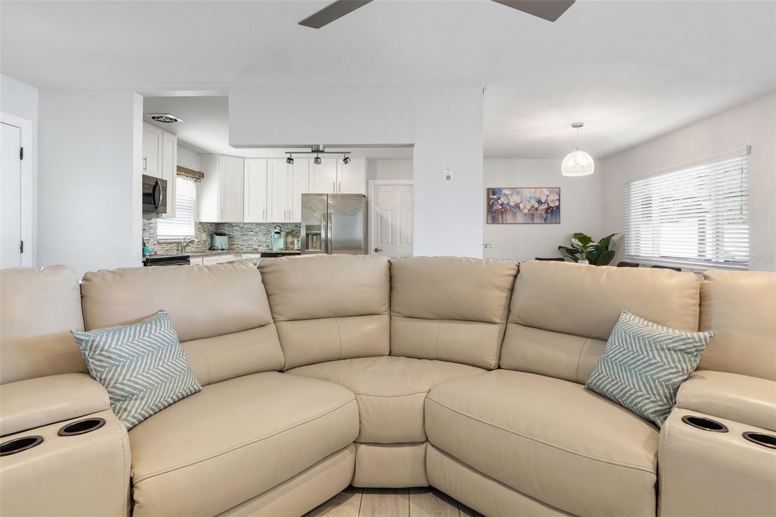 Listing photo id 5 for 6004 Tampa Shores Boulevard