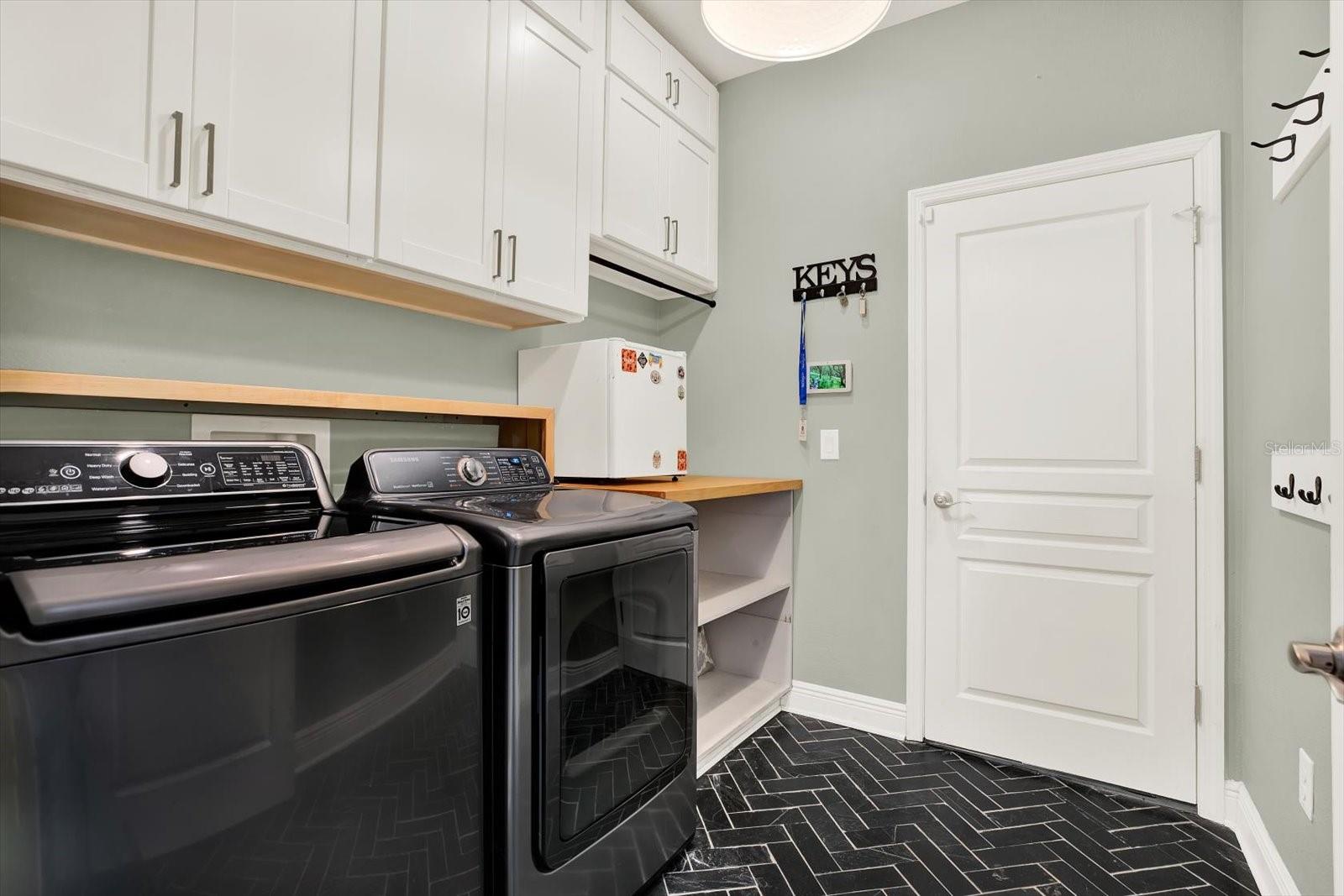 Image 36 of 53 For 7017 Artesian Court