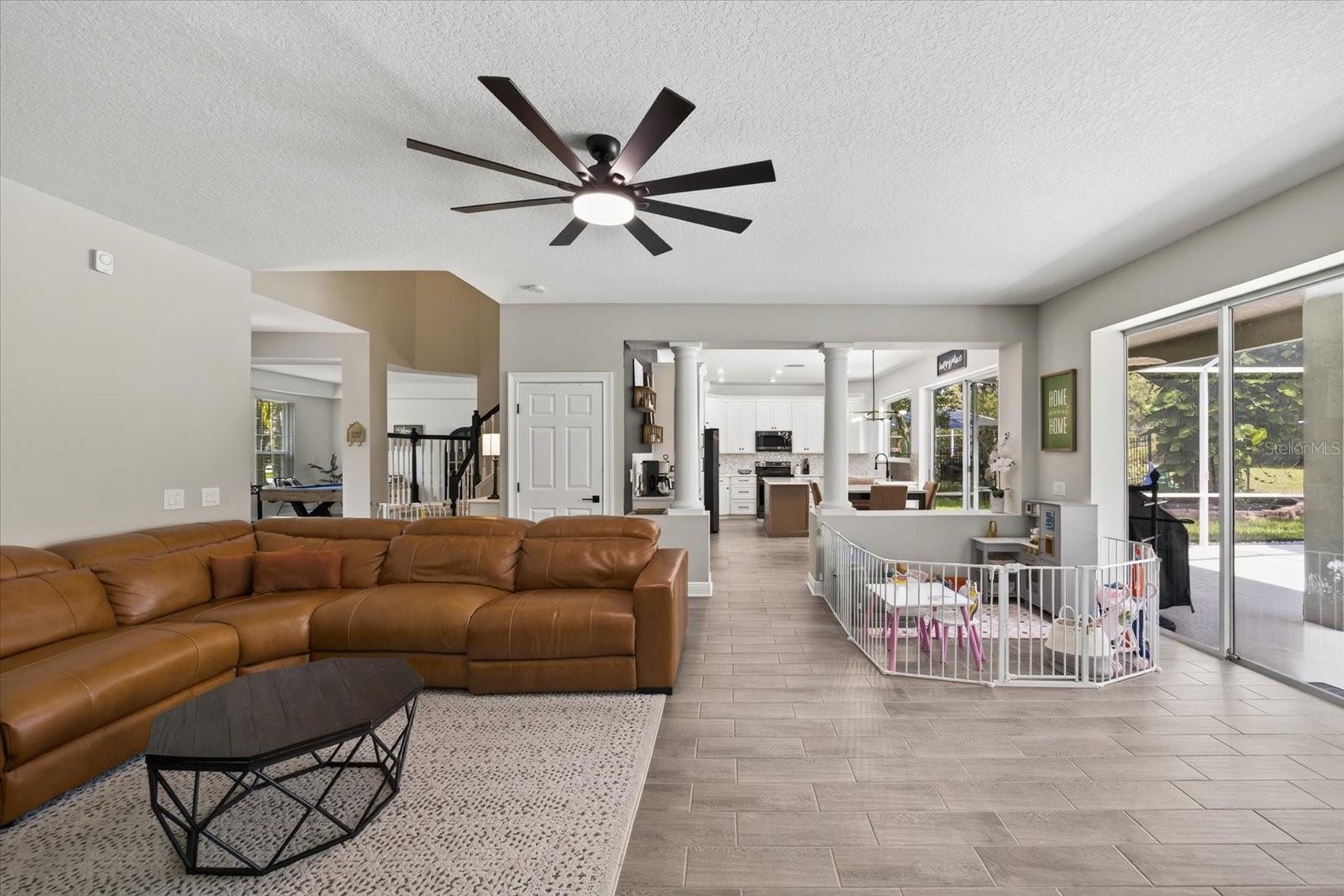 Listing photo id 16 for 15717 Berea Dr