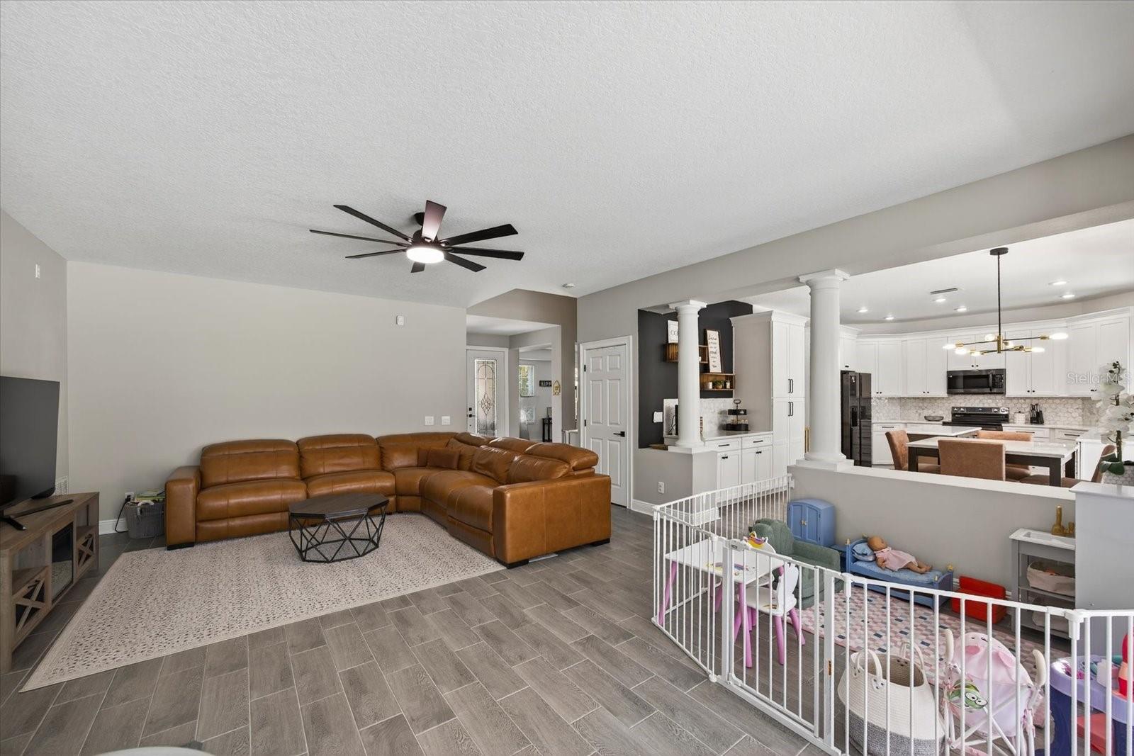 Listing photo id 18 for 15717 Berea Dr