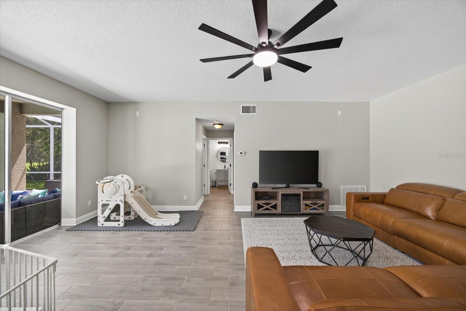 Listing photo id 19 for 15717 Berea Dr