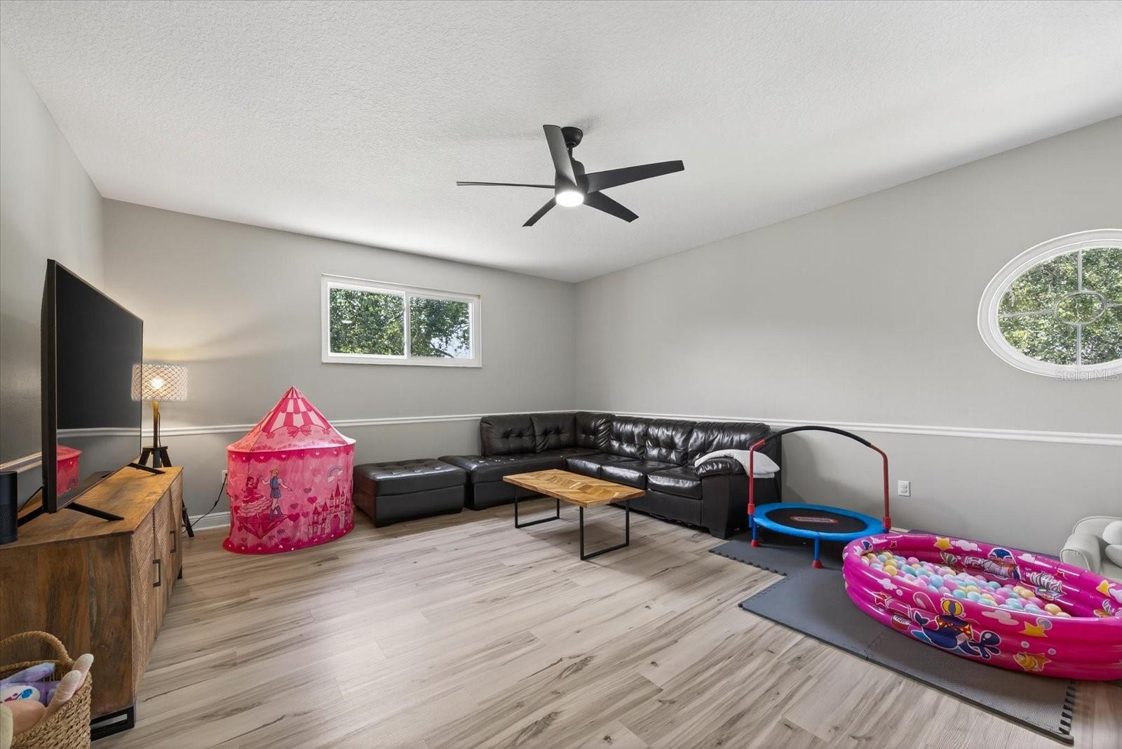 Listing photo id 40 for 15717 Berea Dr