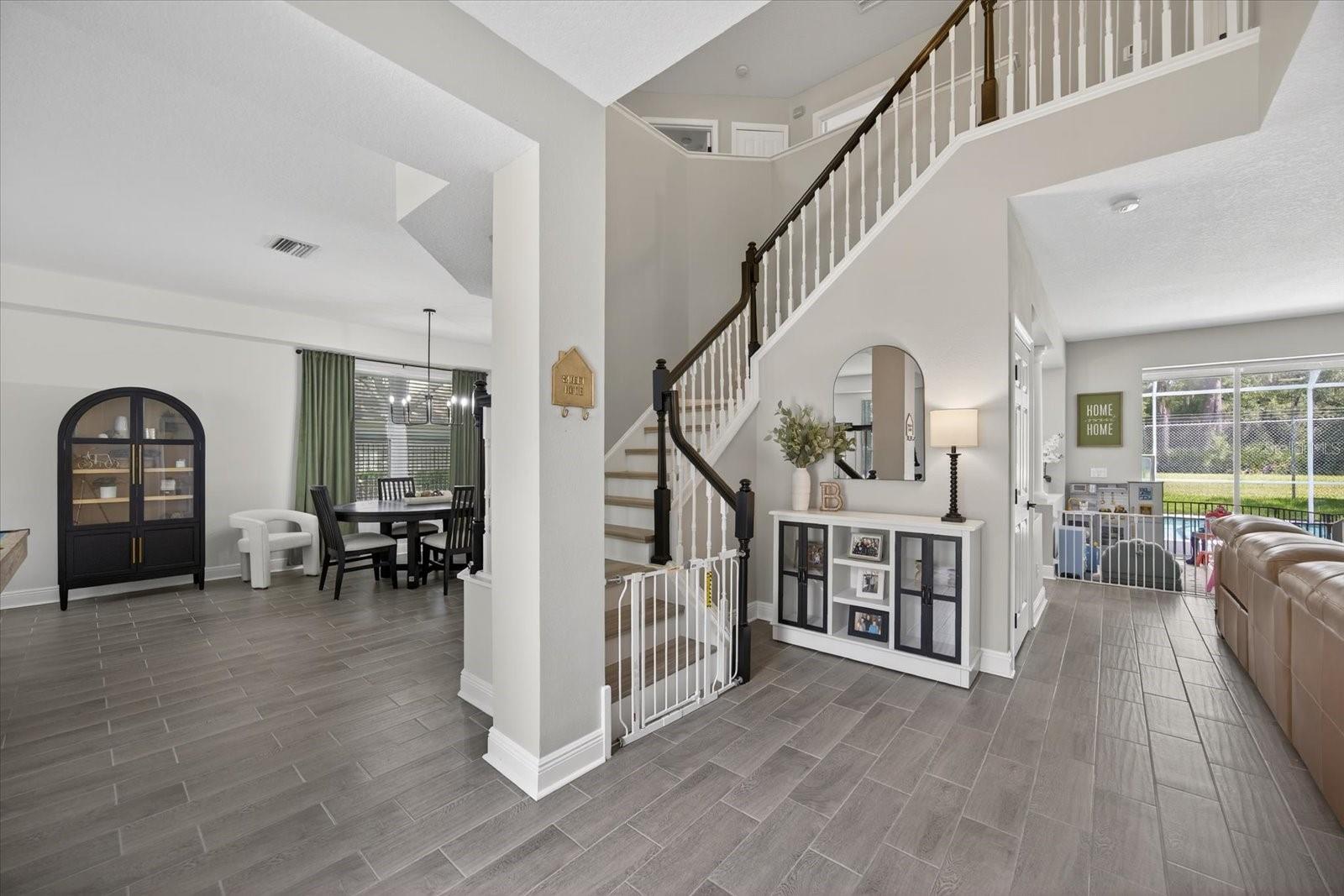 Listing photo id 3 for 15717 Berea Dr