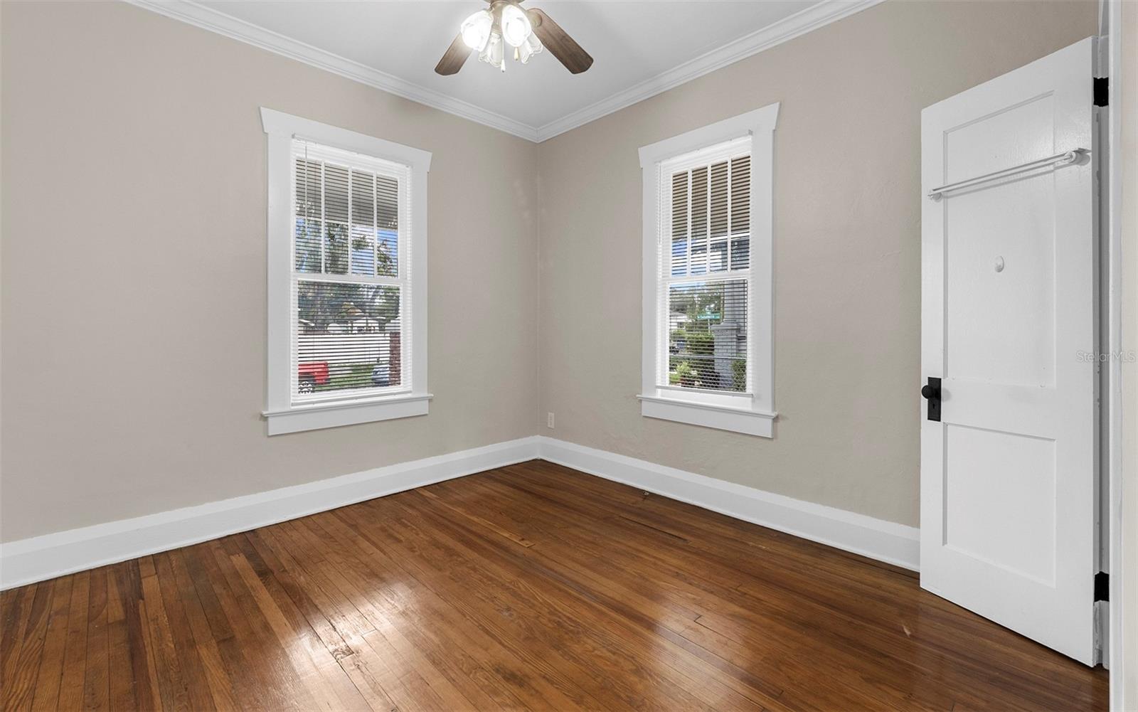 Image 17 of 25 For 703 Flora Street