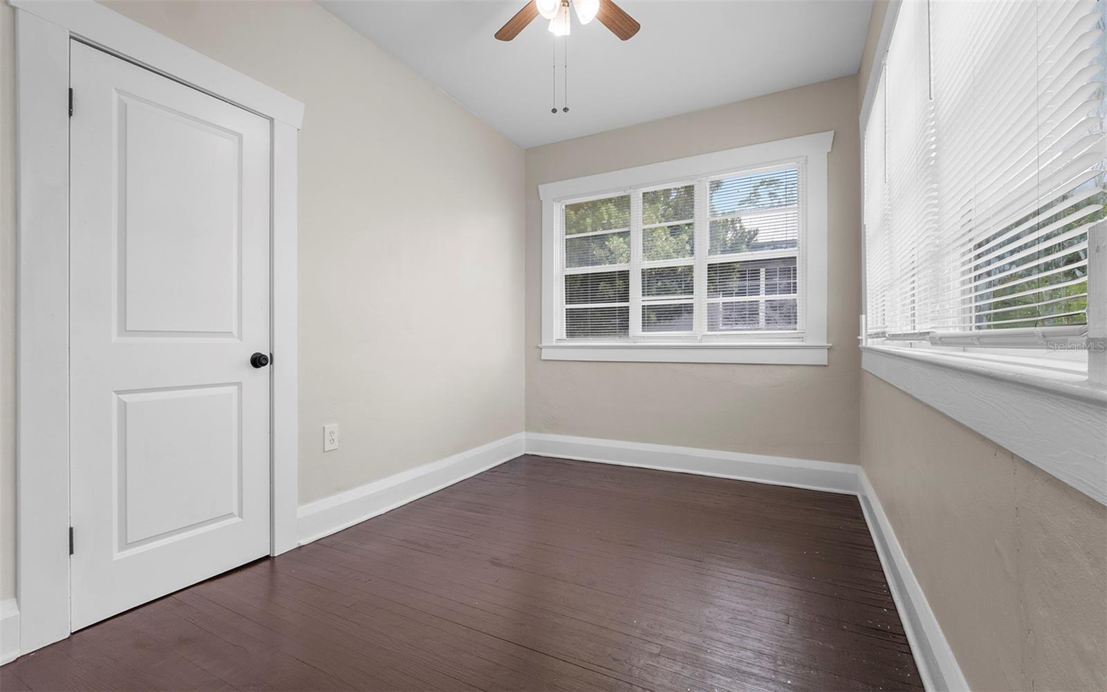 Image 19 of 25 For 703 Flora Street